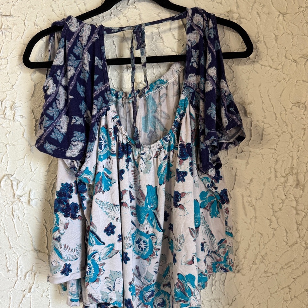 Floral Print Women's Top - Blue and White - Picture 6 of 7